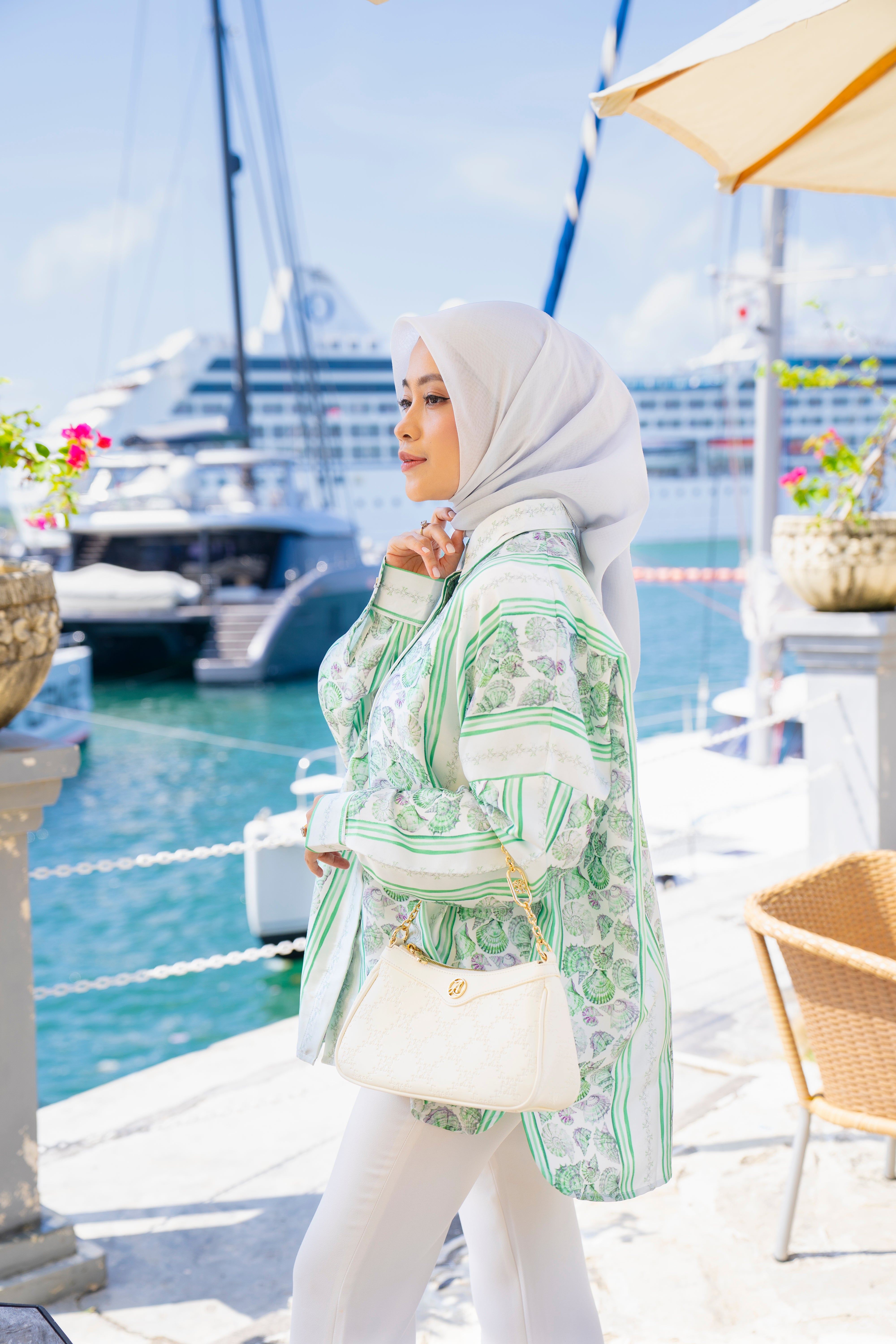 By the Sea Shore - Oversize Shirt (Tropical Fern)