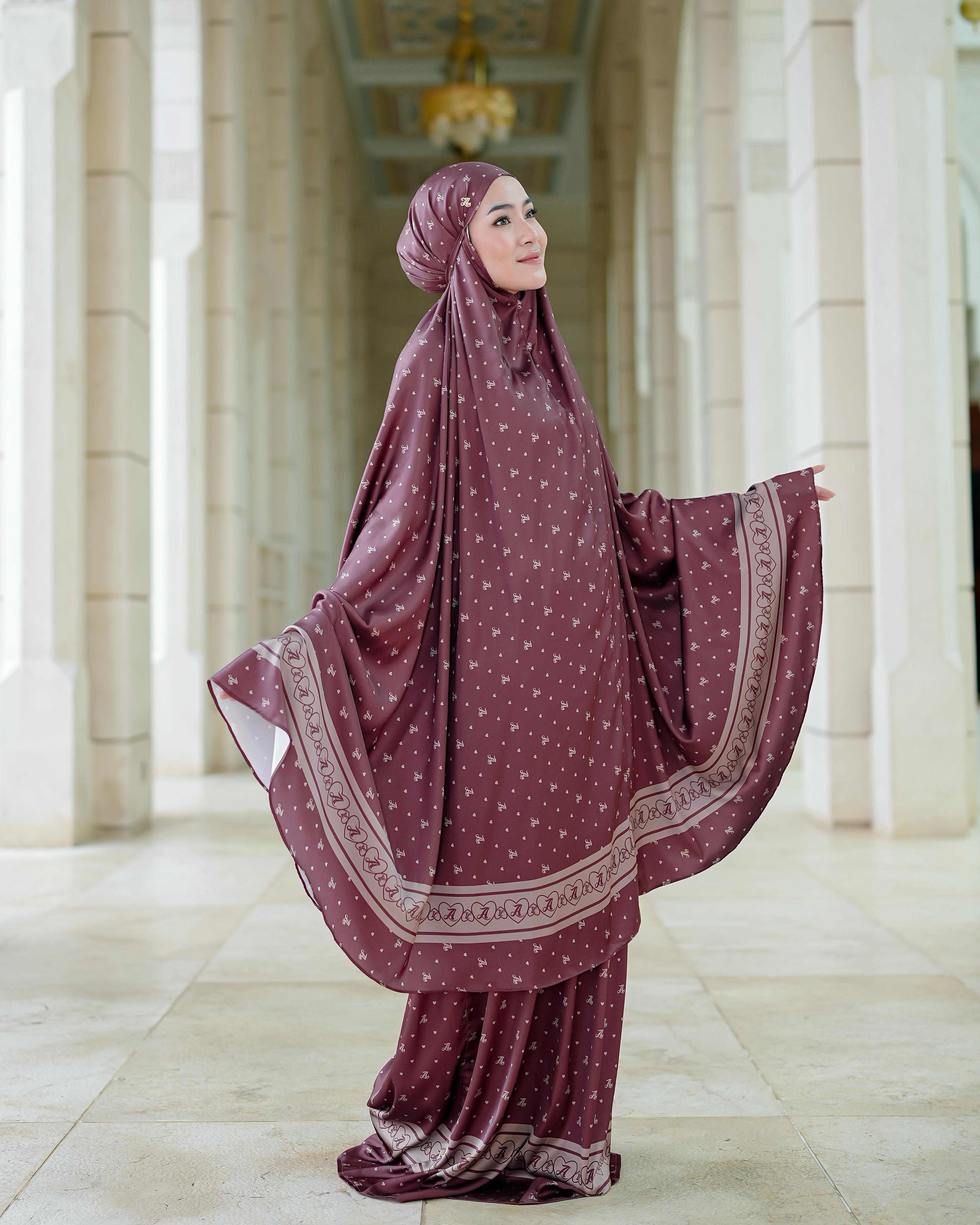 Lovella Prayer Robe